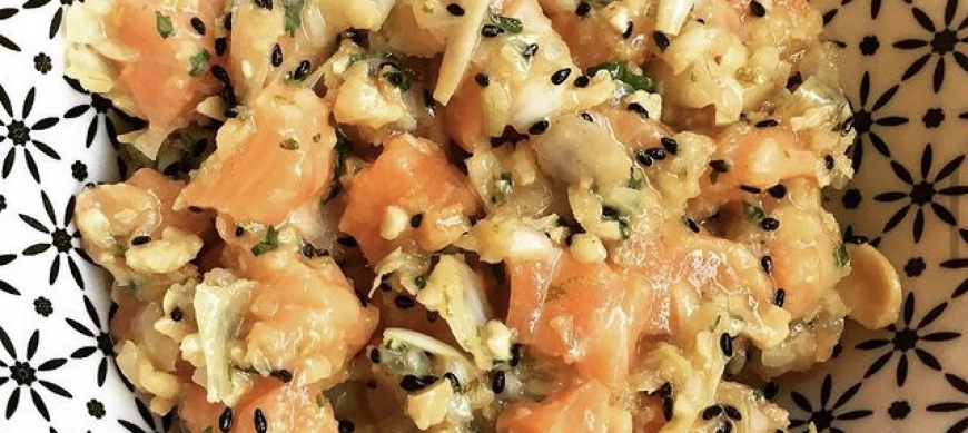 Tartar thai de salmón