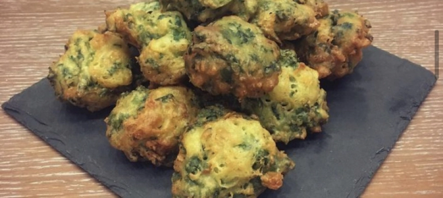 Buñuelos de kale y gorgonzola