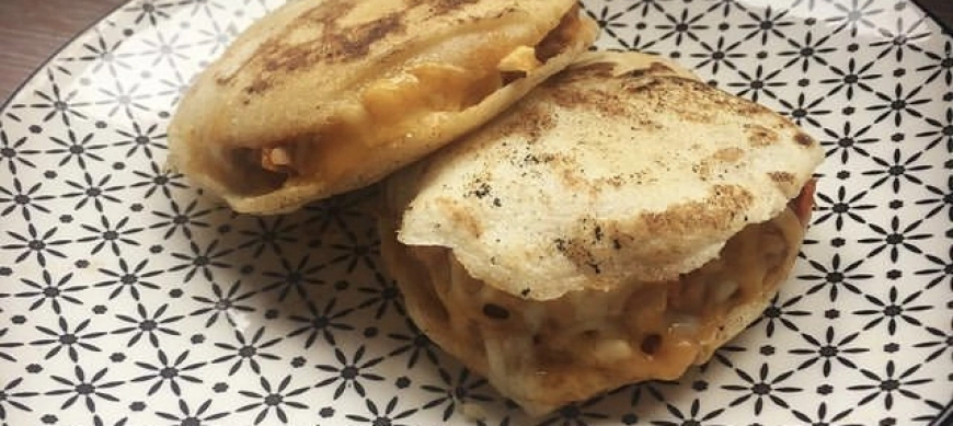 Arepas de carne mechada (arepa pelúa)