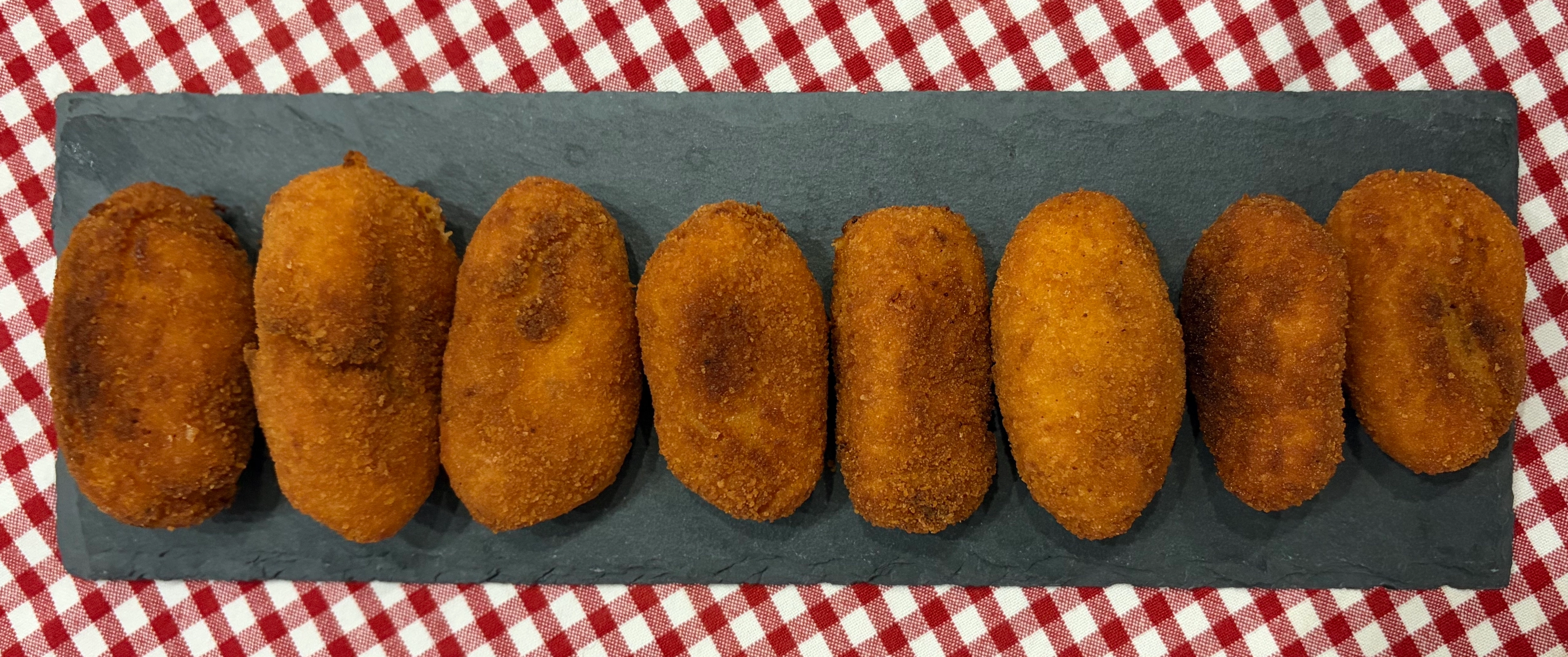 Croquetas de chistorra y huevo frito